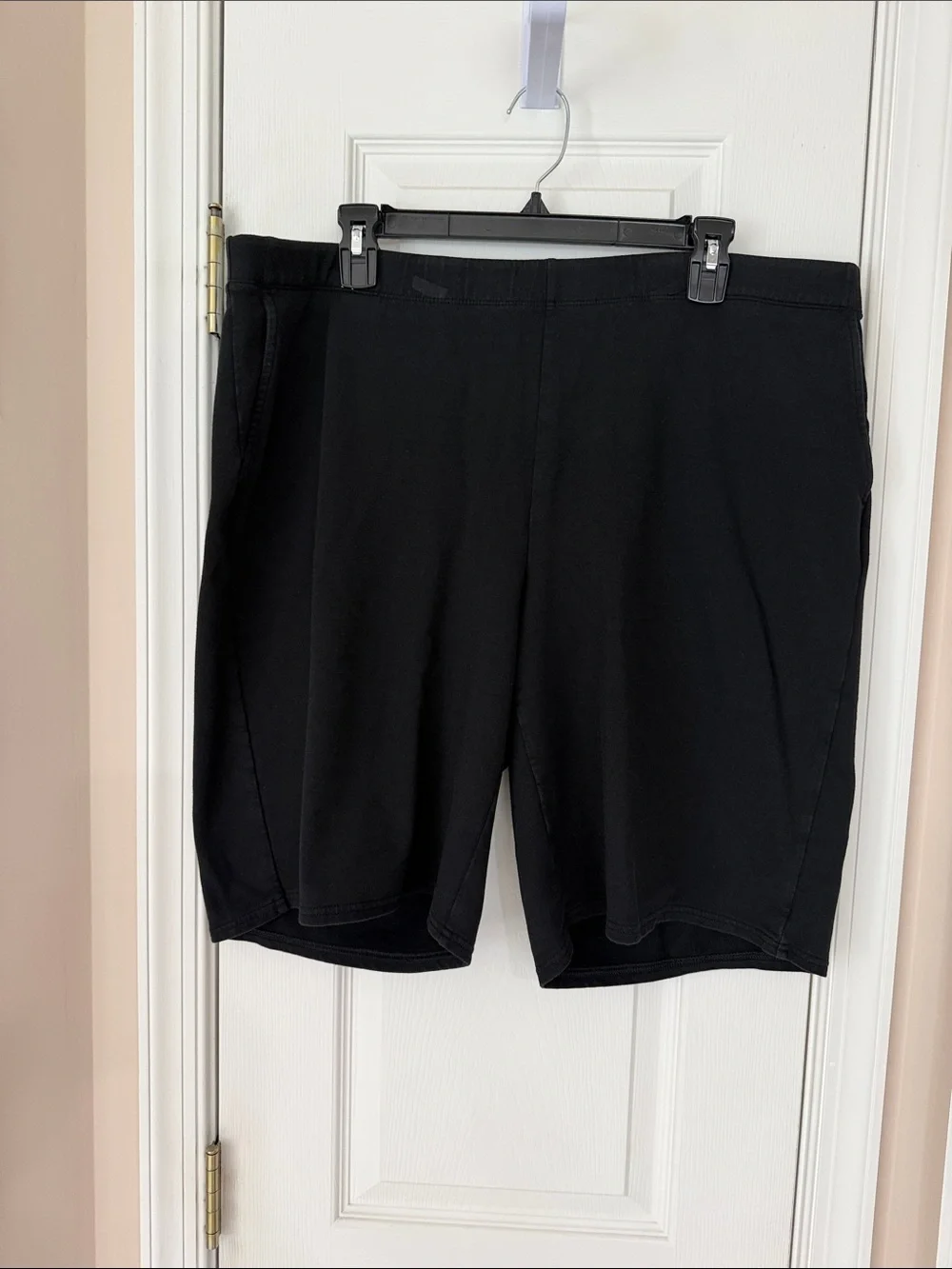 Comfort Stretch Black Bermuda Shorts